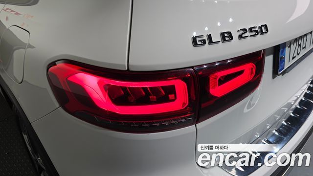 Mercedes-Benz GLB-Class (X247) GLB250 4MATIC 2021 — фото 23