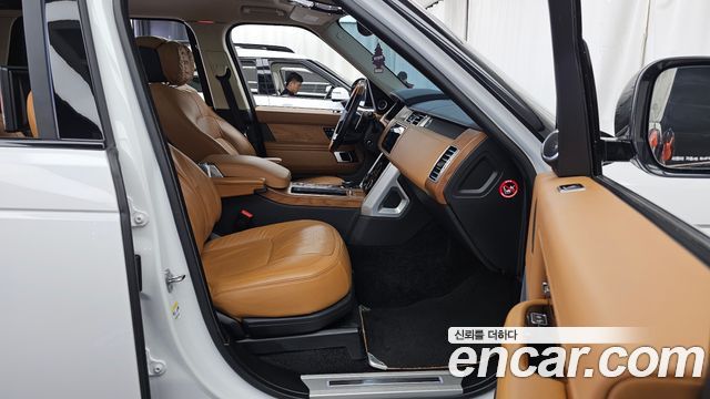 Land Rover Range Rover (IV) 4.4 SDV8 AB LWB DIESEL 2020 — фото 11