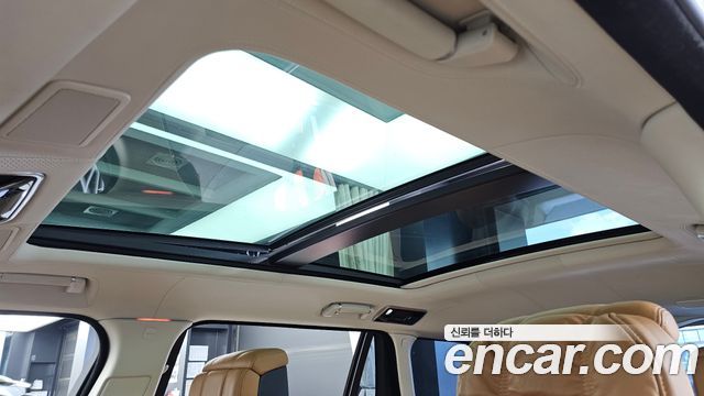 Land Rover Range Rover (IV) 4.4 SDV8 AB LWB DIESEL 2020 — фото 18