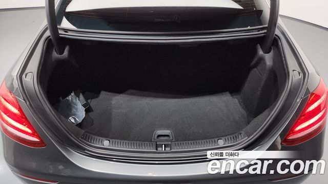 Mercedes-Benz E-Class (W213) E220d 4MATIC Exclusive 2019 — фото 18