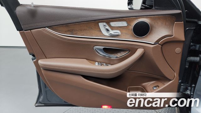 Mercedes-Benz E-Class (W213) E220d 4MATIC Exclusive 2019 — фото 24
