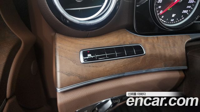 Mercedes-Benz E-Class (W213) E220d 4MATIC Exclusive 2019 — фото 27