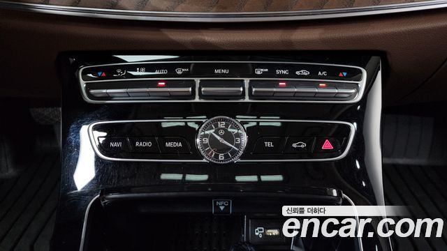 Mercedes-Benz E-Class (W213) E220d 4MATIC Exclusive 2019 — фото 30