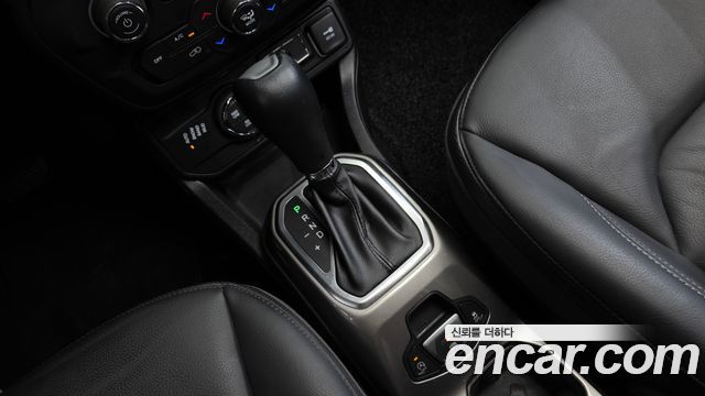 Jeep Renegade 2.0 Diesel Limited AWD 2018 — фото 9