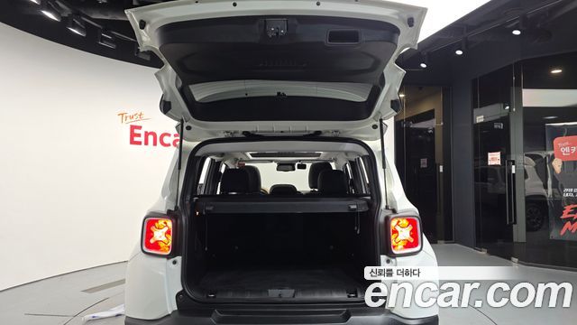 Jeep Renegade 2.0 Diesel Limited AWD 2018 — фото 20