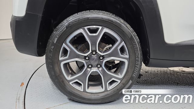 Jeep Renegade 2.0 Diesel Limited AWD 2018 — фото 21