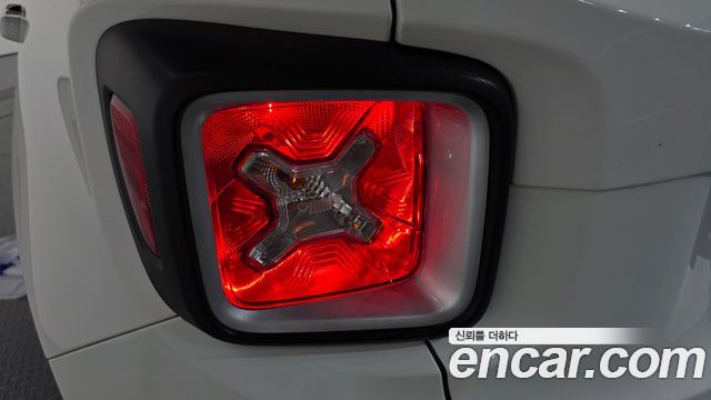 Jeep Renegade 2.0 Diesel Limited AWD 2018 — фото 23
