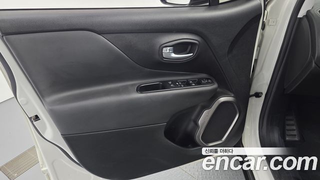 Jeep Renegade 2.0 Diesel Limited AWD 2018 — фото 24
