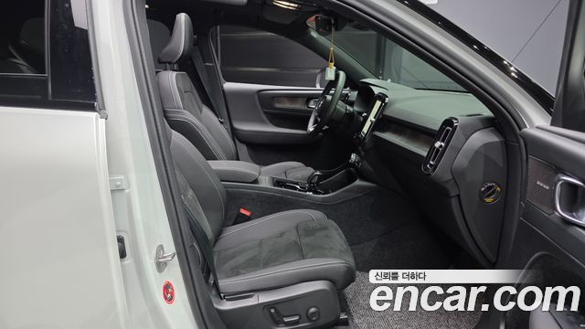 Volvo XC40 Recharge Twin Ultimate 2024 — фото 11