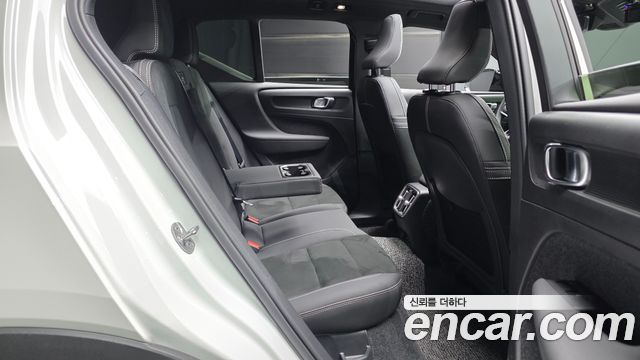 Volvo XC40 Recharge Twin Ultimate 2024 — фото 12
