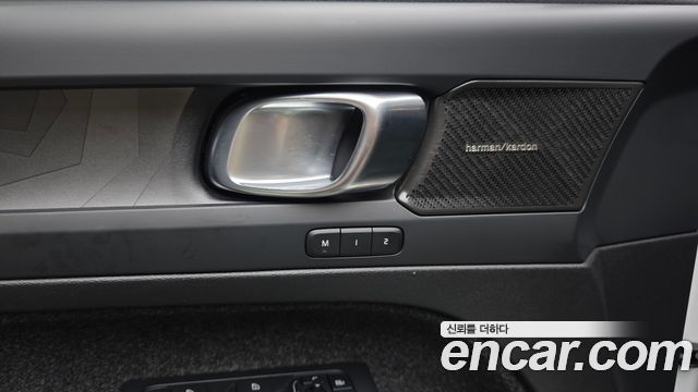 Volvo XC40 Recharge Twin Ultimate 2024 — фото 18