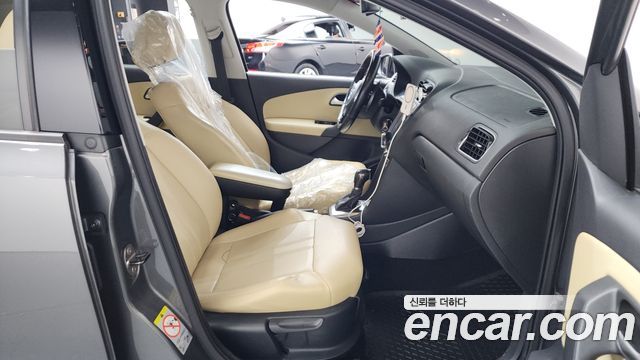 Volkswagen Polo 1.6 TDI R-Line 5th 2014 — фото 11