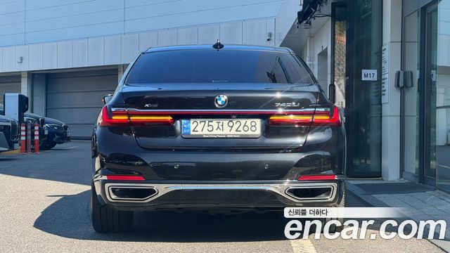 BMW 7 Series (G11) 740Li xDrive Design Pure Excellence 2021 — фото 4