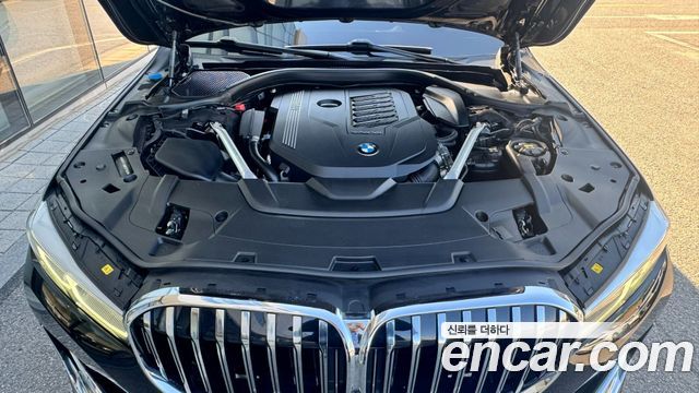 BMW 7 Series (G11) 740Li xDrive Design Pure Excellence 2021 — фото 6