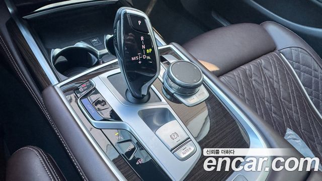 BMW 7 Series (G11) 740Li xDrive Design Pure Excellence 2021 — фото 9