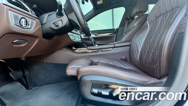 BMW 7 Series (G11) 740Li xDrive Design Pure Excellence 2021 — фото 15