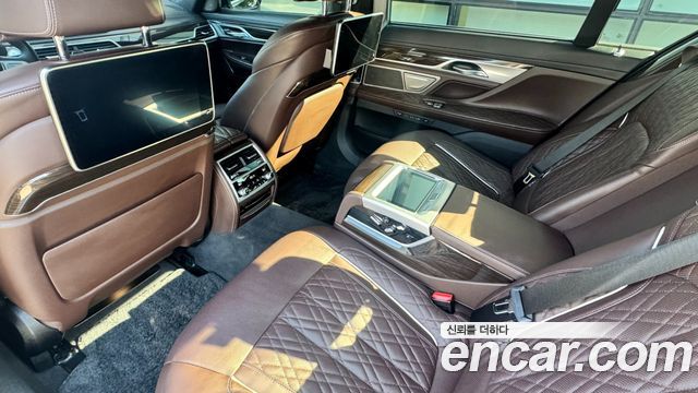 BMW 7 Series (G11) 740Li xDrive Design Pure Excellence 2021 — фото 17