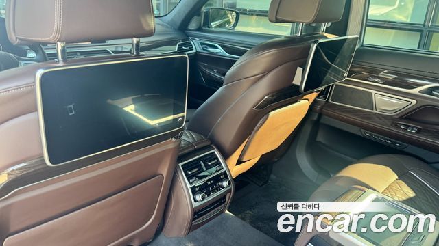 BMW 7 Series (G11) 740Li xDrive Design Pure Excellence 2021 — фото 18