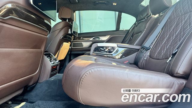 BMW 7 Series (G11) 740Li xDrive Design Pure Excellence 2021 — фото 19