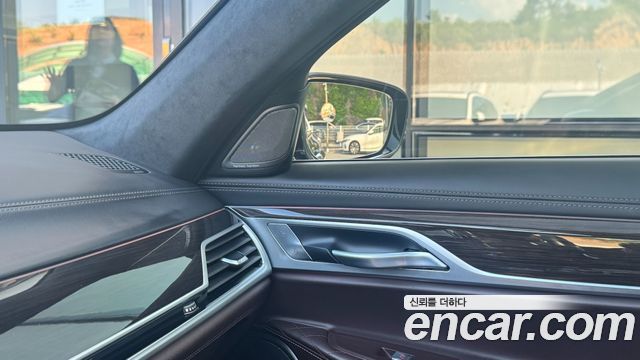 BMW 7 Series (G11) 740Li xDrive Design Pure Excellence 2021 — фото 22