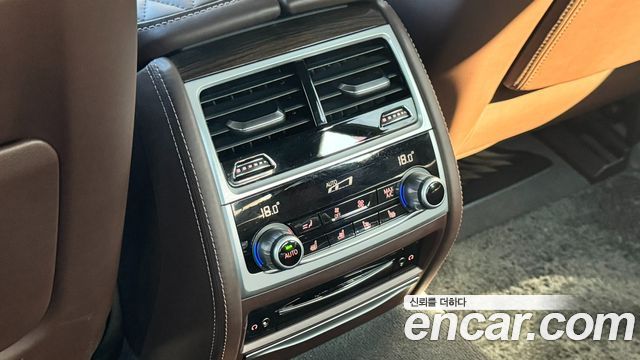 BMW 7 Series (G11) 740Li xDrive Design Pure Excellence 2021 — фото 23