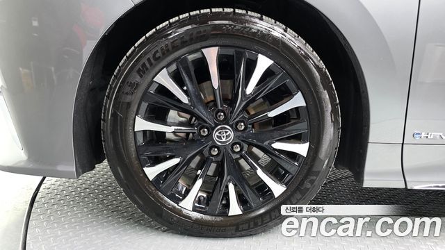 Toyota Alphard (IV) 2.5 HEV Executive AWD 2025 — фото 5