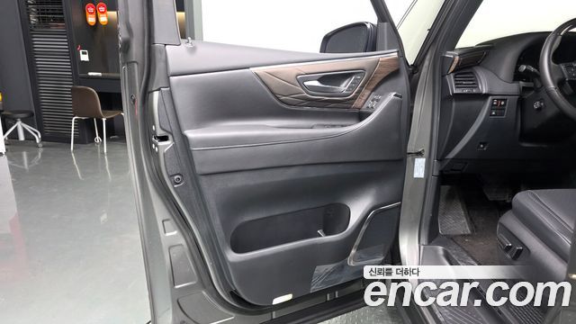 Toyota Alphard (IV) 2.5 HEV Executive AWD 2025 — фото 25
