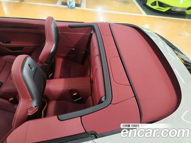 Porsche 911 (992) Carrera 4 GTS Cabriolet 2023 — фото 8