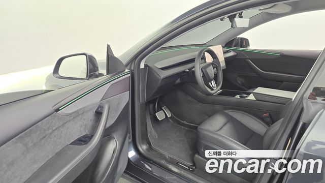 Tesla Model Y Long Range AWD 2025 — фото 10