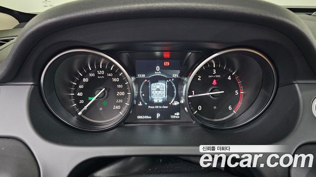 Land Rover Discovery Sport 2.0 TD4 HSE Luxury 2018 — фото 8