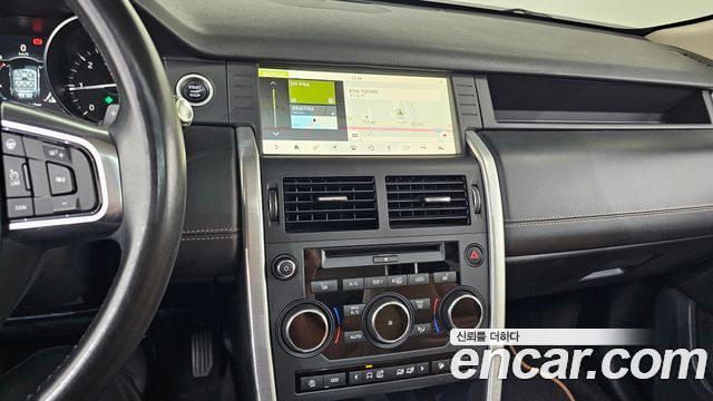 Land Rover Discovery Sport 2.0 TD4 HSE Luxury 2018 — фото 17