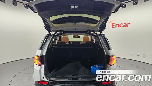 Land Rover Discovery Sport 2.0 TD4 HSE Luxury 2018 — фото 22