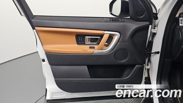 Land Rover Discovery Sport 2.0 TD4 HSE Luxury 2018 — фото 30