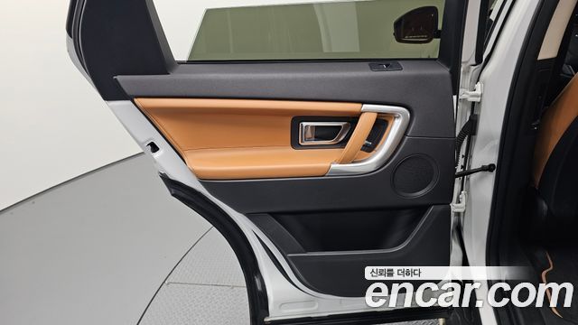 Land Rover Discovery Sport 2.0 TD4 HSE Luxury 2018 — фото 31