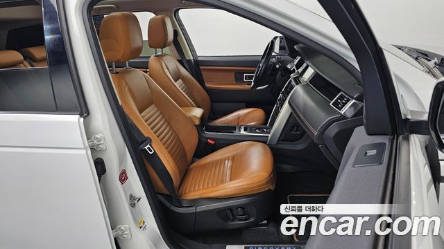 Land Rover Discovery Sport 2.0 TD4 HSE Luxury 2018 — фото 32