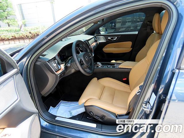 Volvo V60 Cross Country (II) B5 Ultimate AWD 2023 — фото 5