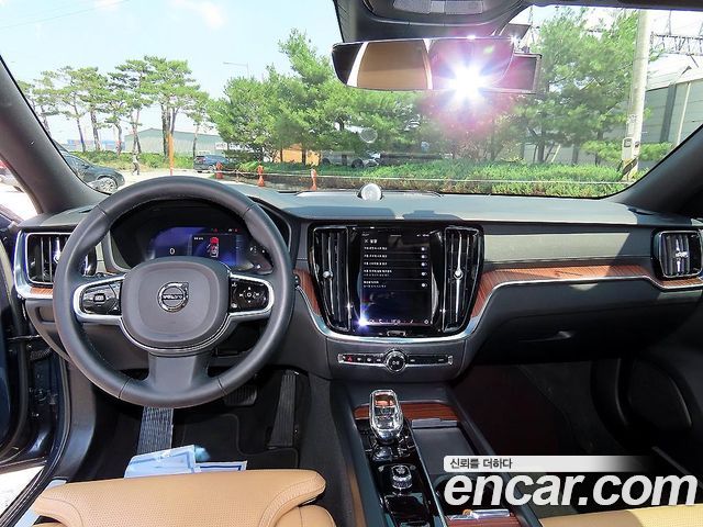 Volvo V60 Cross Country (II) B5 Ultimate AWD 2023 — фото 7