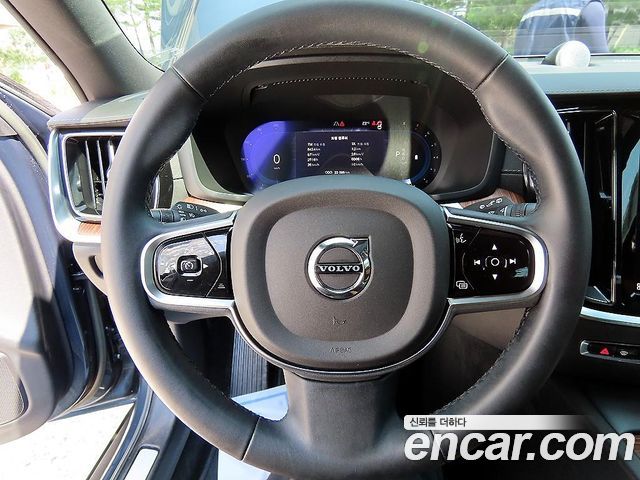 Volvo V60 Cross Country (II) B5 Ultimate AWD 2023 — фото 8