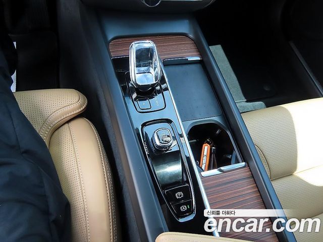 Volvo V60 Cross Country (II) B5 Ultimate AWD 2023 — фото 15