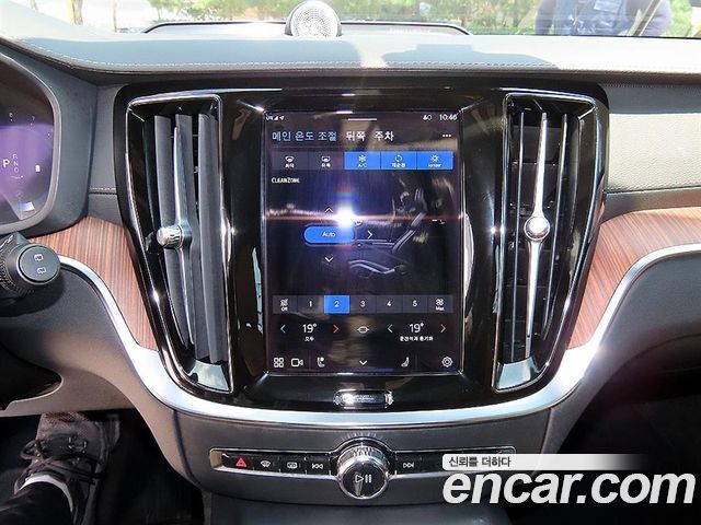 Volvo V60 Cross Country (II) B5 Ultimate AWD 2023 — фото 17