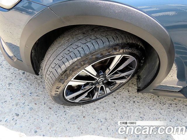 Volvo V60 Cross Country (II) B5 Ultimate AWD 2023 — фото 24