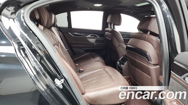 BMW 7 Series (G11) 730d xDrive M Sport 2020 — фото 11
