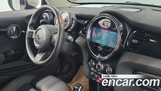 MINI Cooper Classic Third Generation 2022 — фото 15