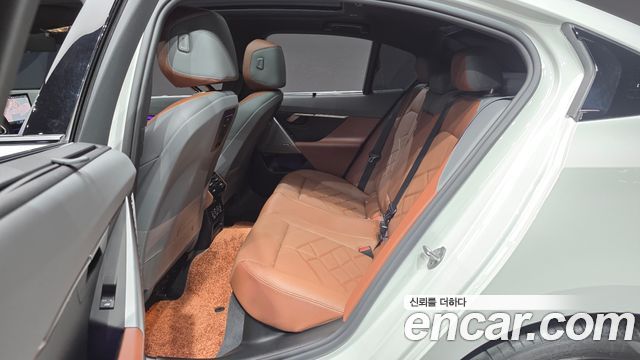 BMW 5 Series (G60) 530i xDrive M Sport 2024 — фото 12