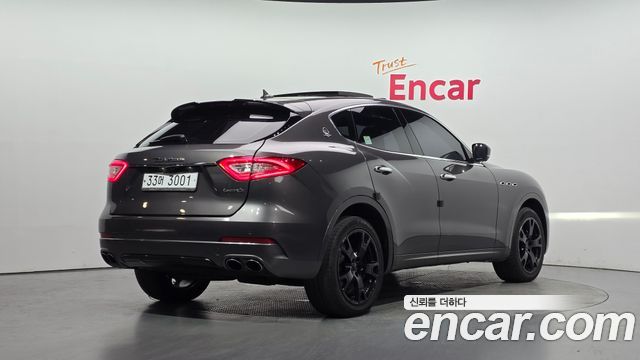 Maserati Levante 3.0 Diesel AWD Sport 2017 — фото 2