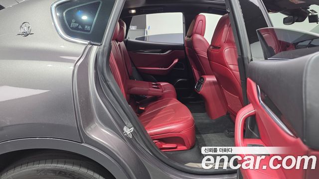 Maserati Levante 3.0 Diesel AWD Sport 2017 — фото 12