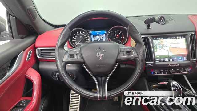 Maserati Levante 3.0 Diesel AWD Sport 2017 — фото 13