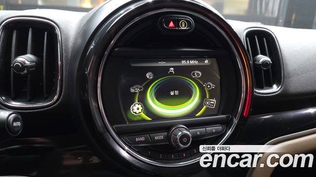 MINI Cooper D Countryman Standard 2nd 2017 — фото 27