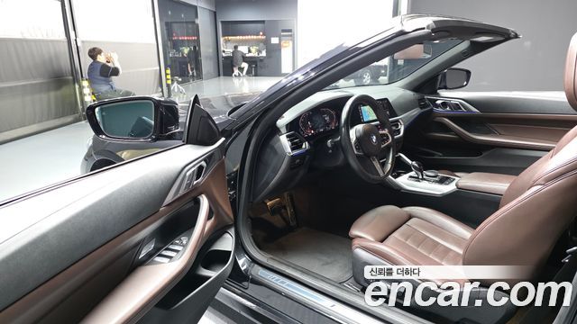 BMW 4 Series (G22) 420i M Sport Convertible 2023 — фото 10