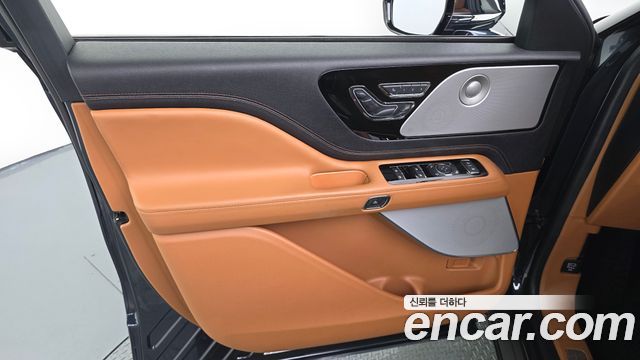 Lincoln Aviator (II) 3.0 Black Label AWD 2022 — фото 24